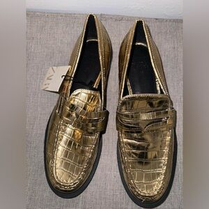 Gold Crocodile Pattern Loafers